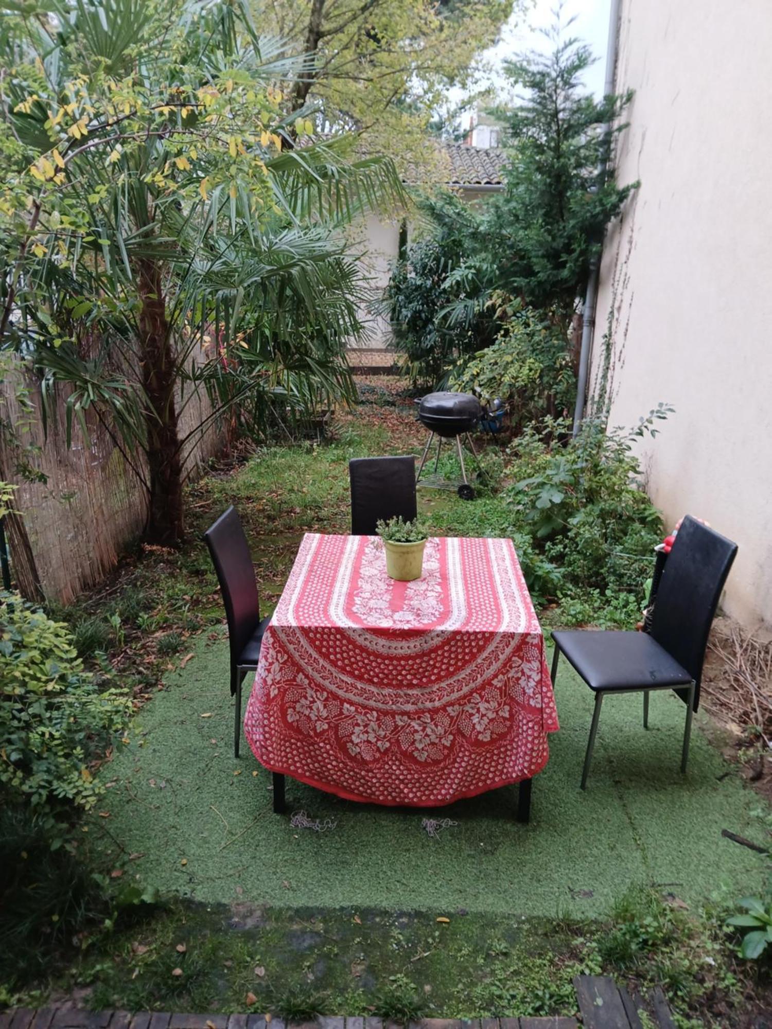 Comme A La Maison Logez Chez Dominique Dans Coquet T2 Avec Jardin