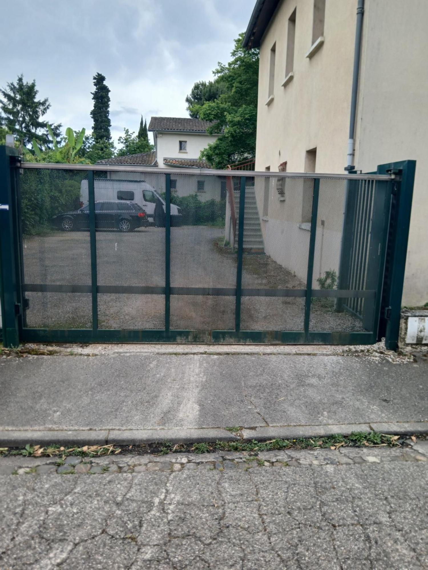 Privatunterkunft Comme A La Maison Chez Dominnique Coquet T2 Avec Jardin Homme Chaleureux Toulouse